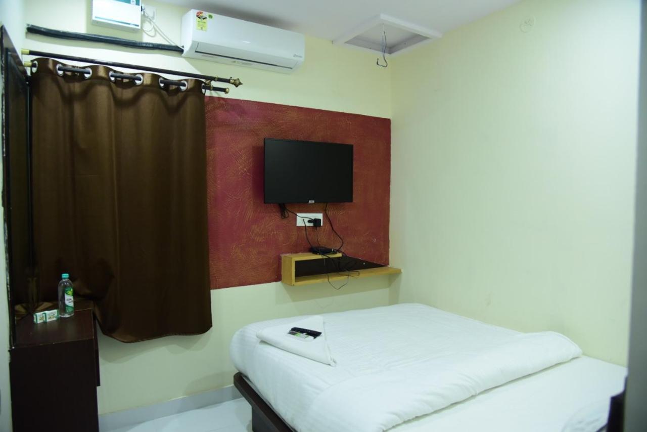 M G Residency Hotel Chikmagalur Bagian luar foto