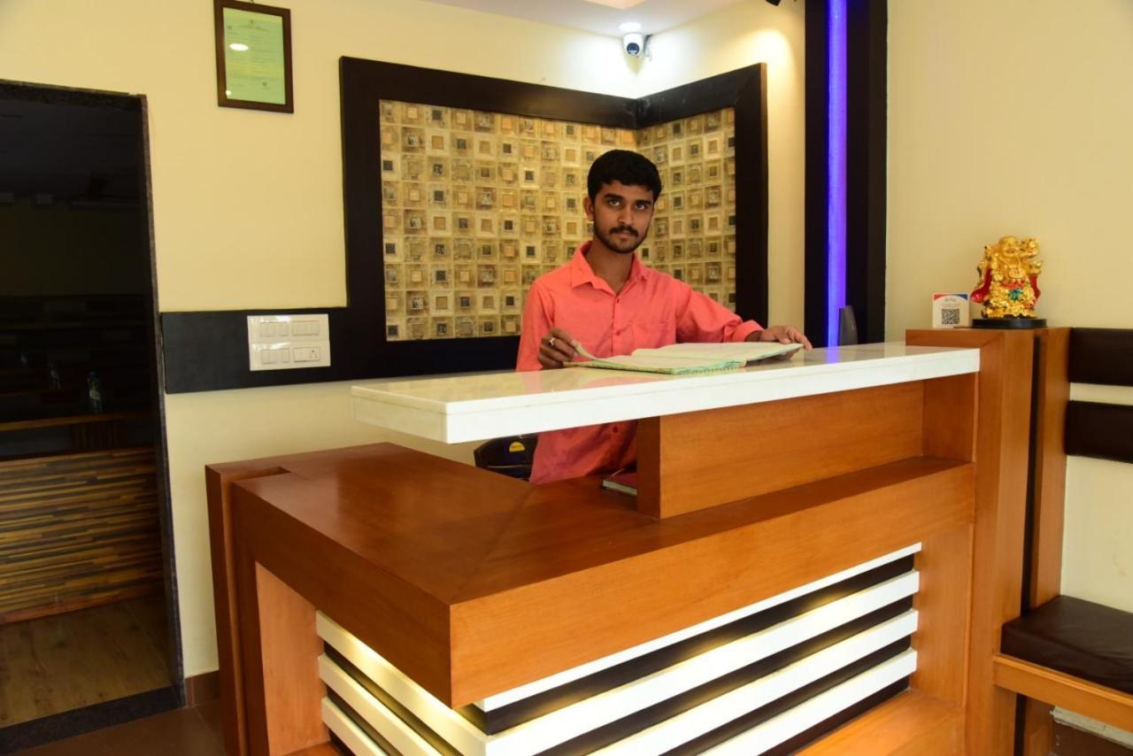 M G Residency Hotel Chikmagalur Bagian luar foto