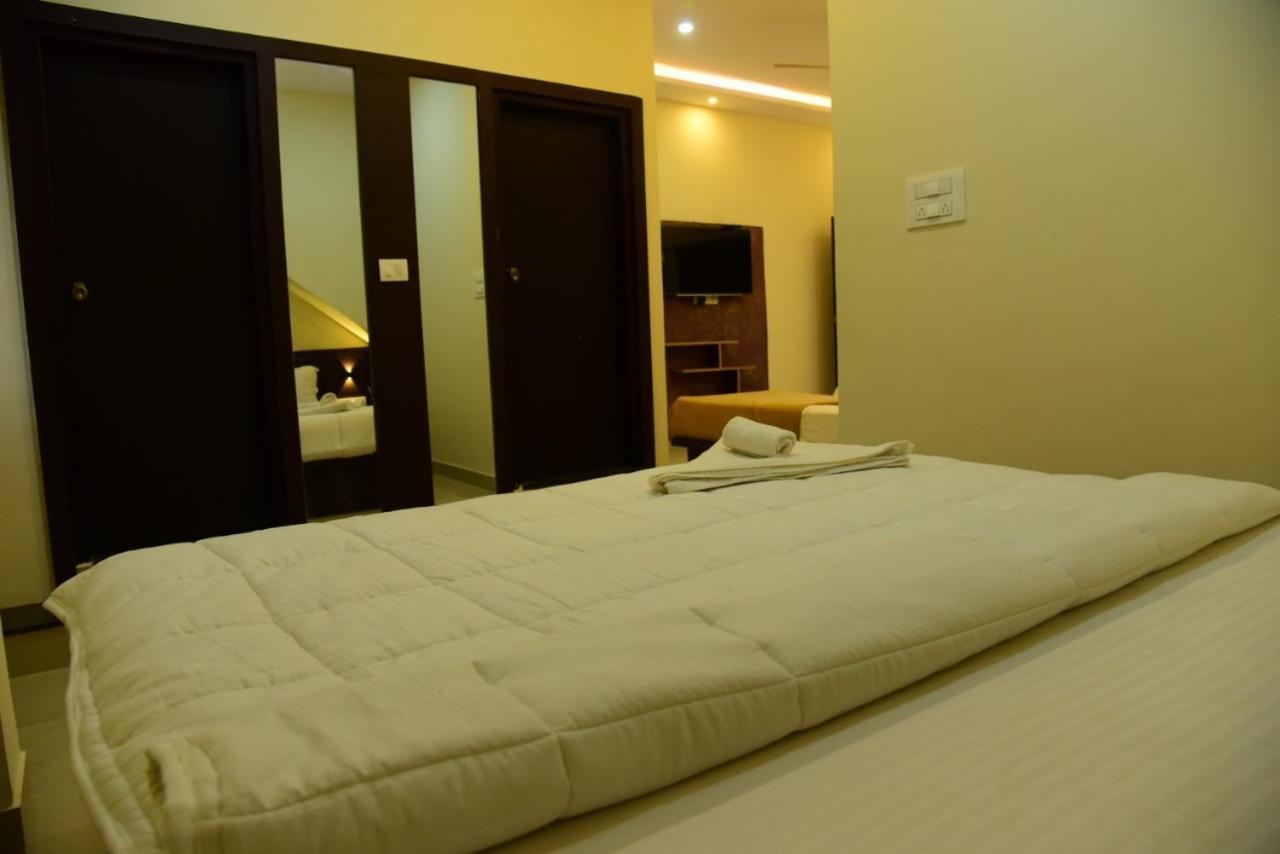 M G Residency Hotel Chikmagalur Bagian luar foto