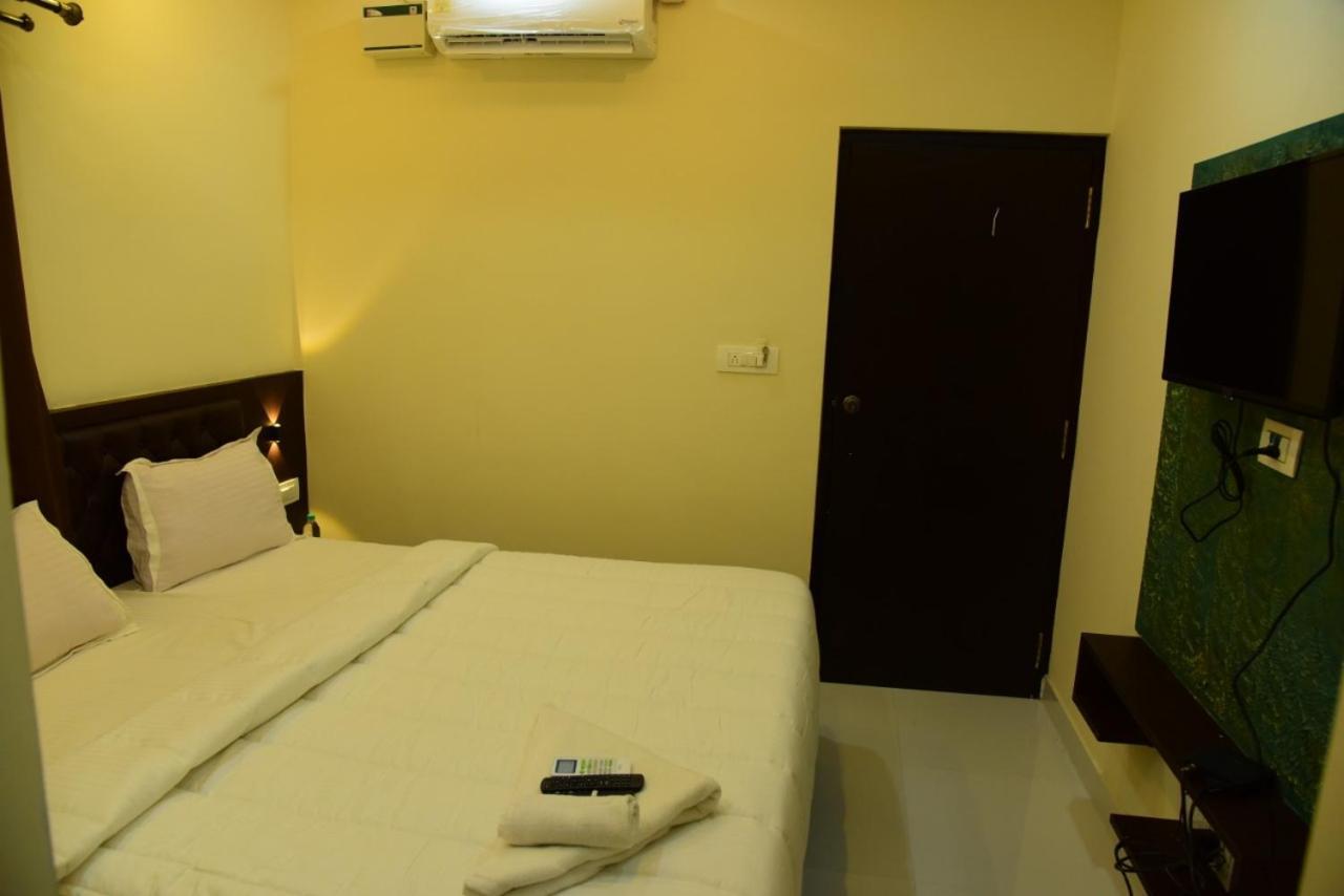 M G Residency Hotel Chikmagalur Bagian luar foto
