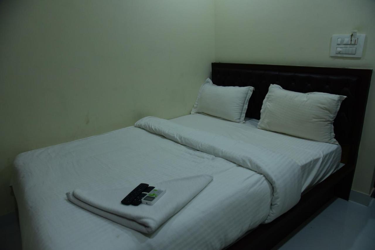 M G Residency Hotel Chikmagalur Bagian luar foto