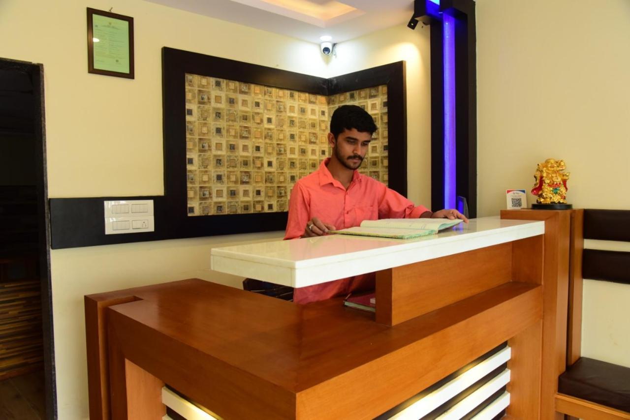 M G Residency Hotel Chikmagalur Bagian luar foto