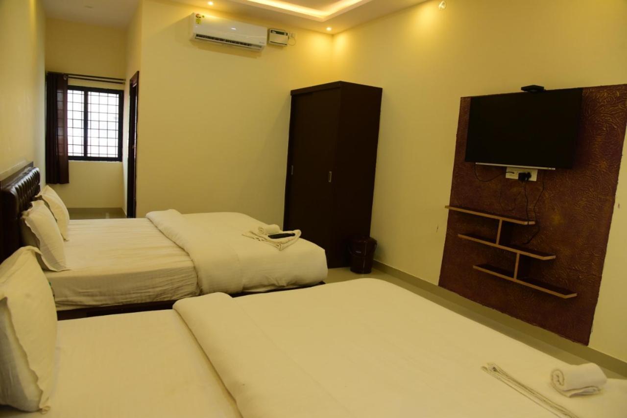 M G Residency Hotel Chikmagalur Bagian luar foto